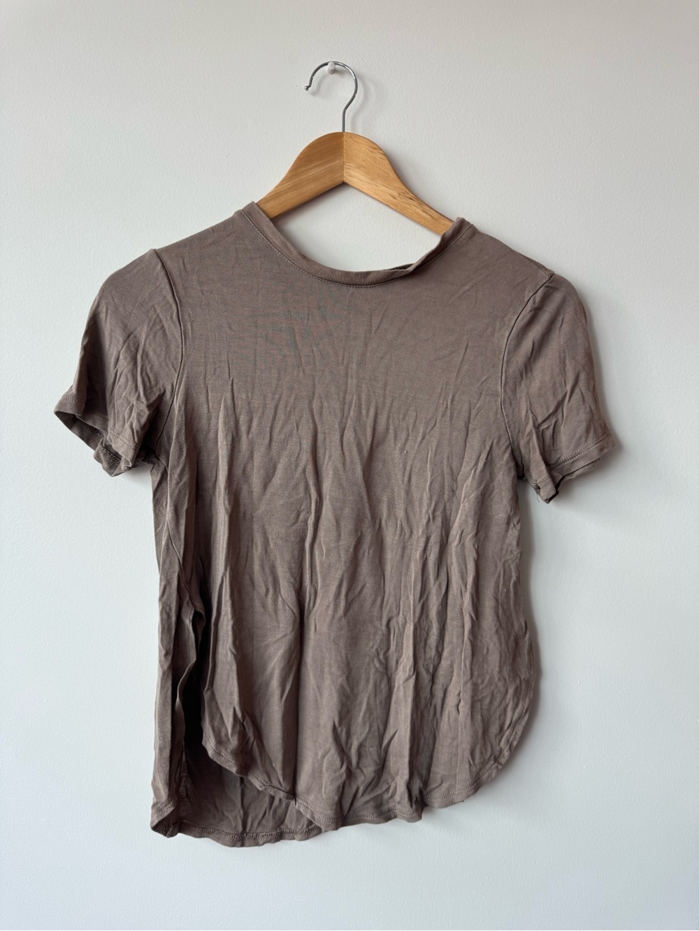 Dynamite Taupe Asymmetric Side Slit T-Shirt Extra Extra Small XXS Crewneck